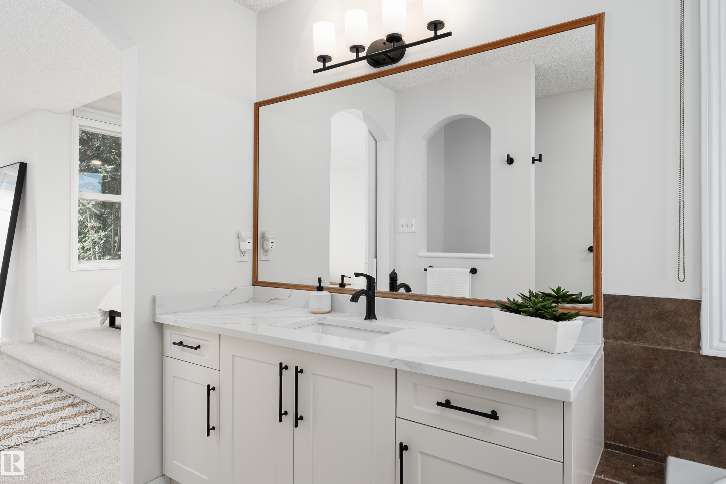 1128 114 ST SW