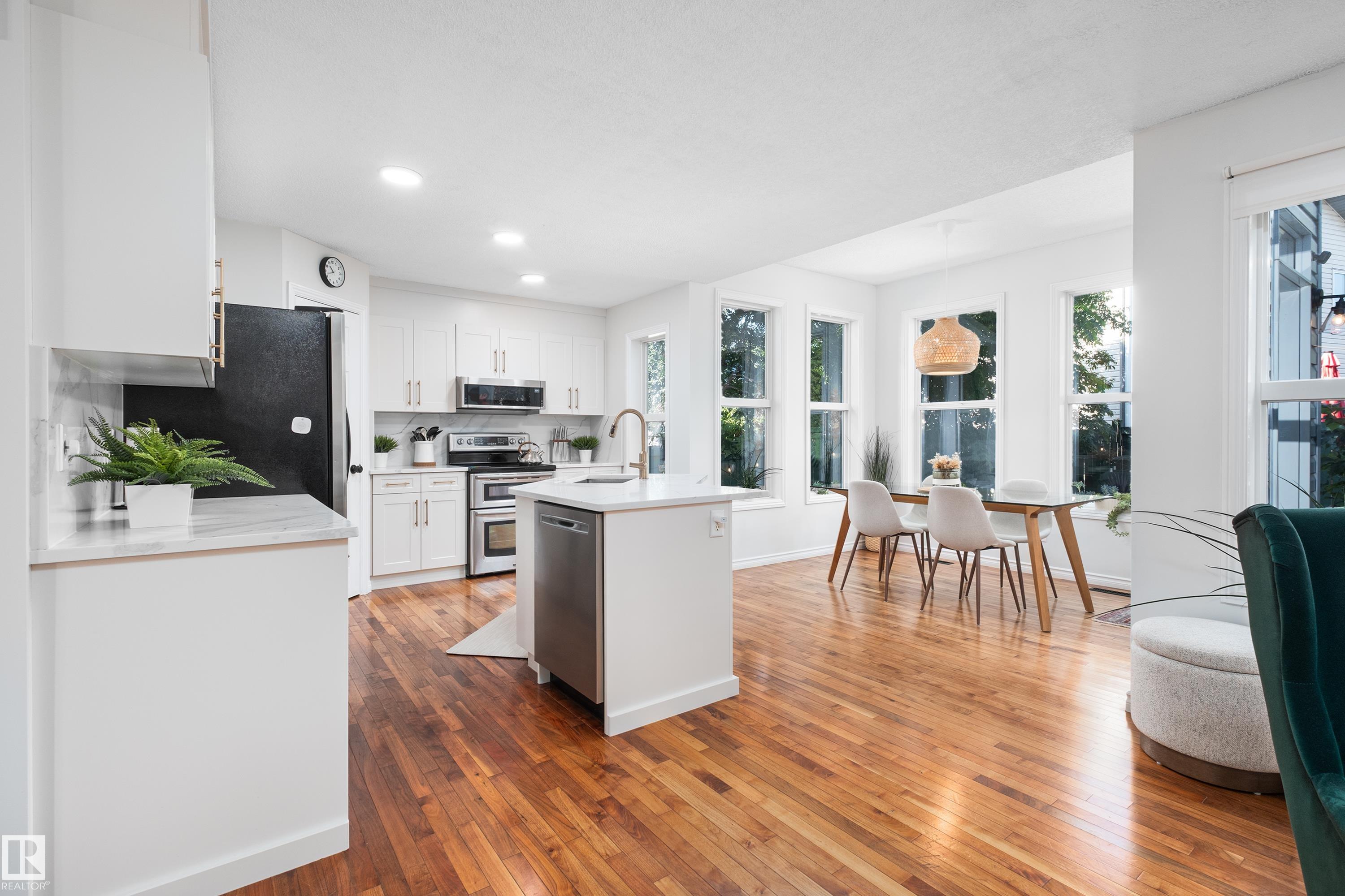 1128 114 ST SW
