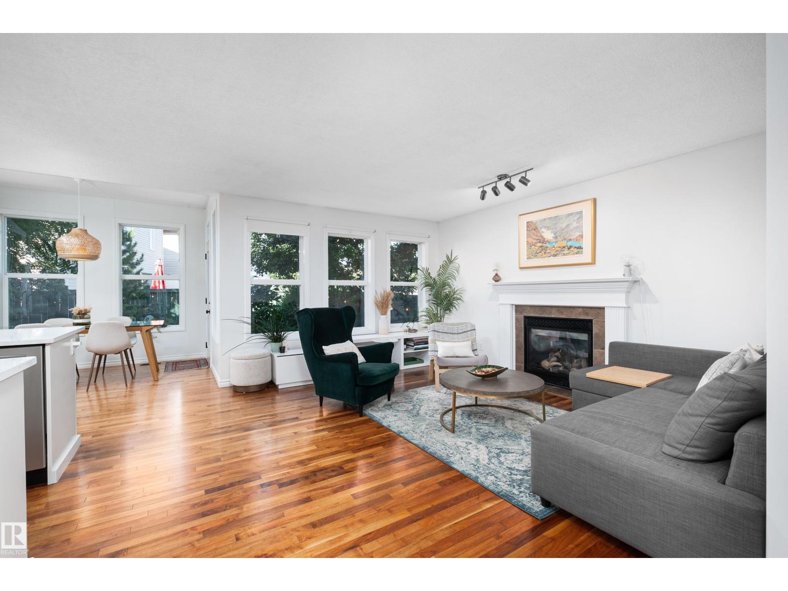 1128 114 ST SW
