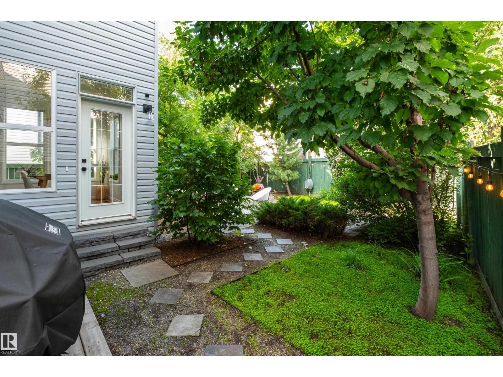 1128 114 ST SW