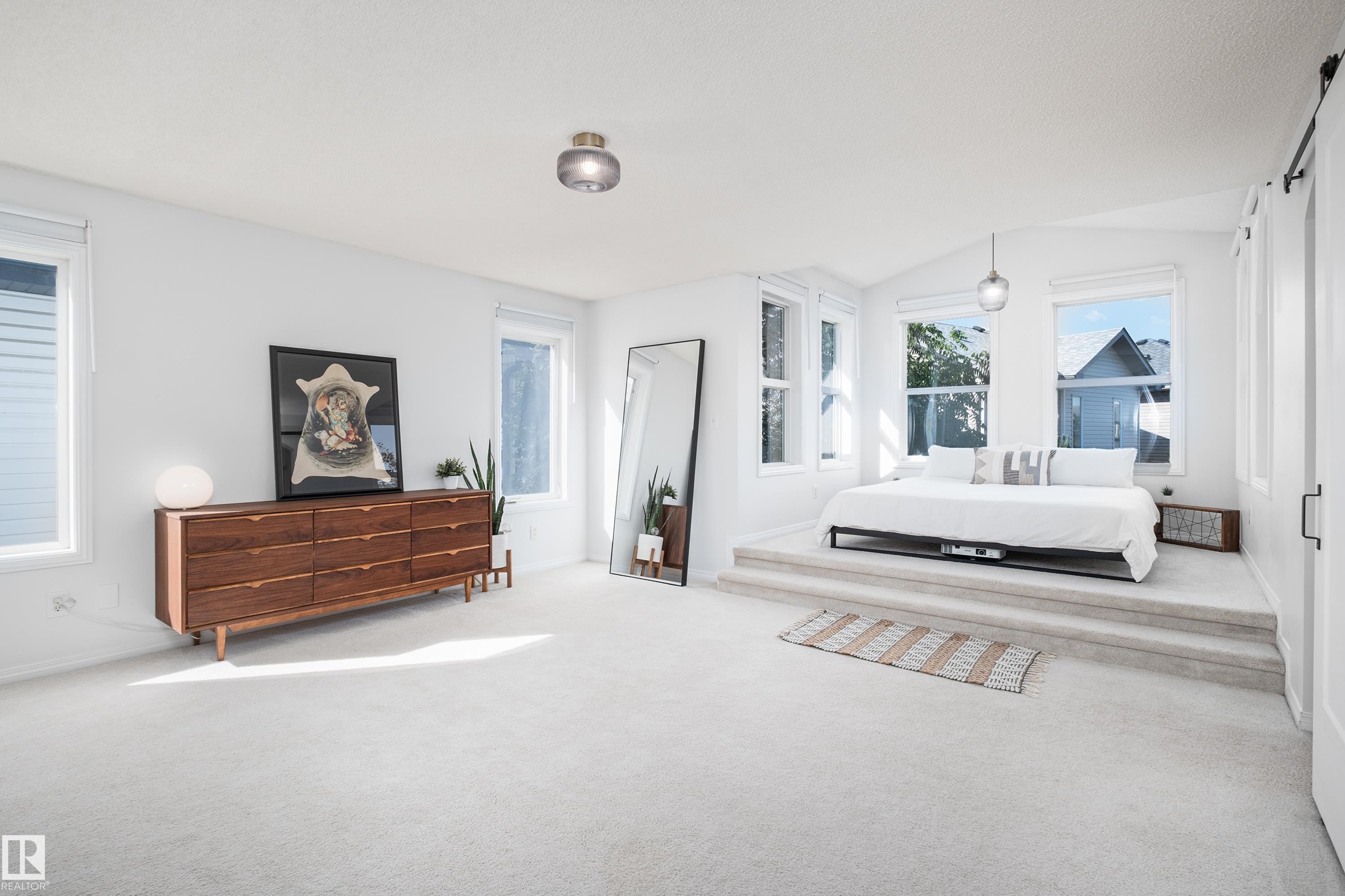 1128 114 ST SW