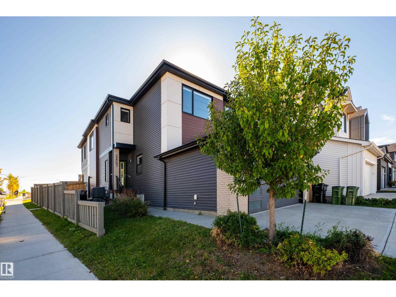 22003 93 AV NW