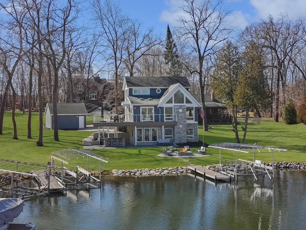 6513 Willow LANE