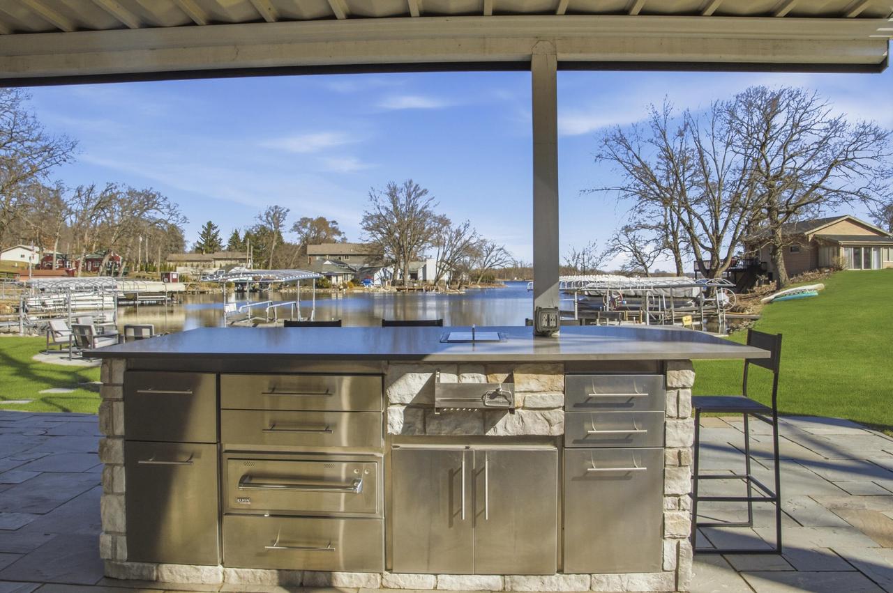 6513 Willow LANE