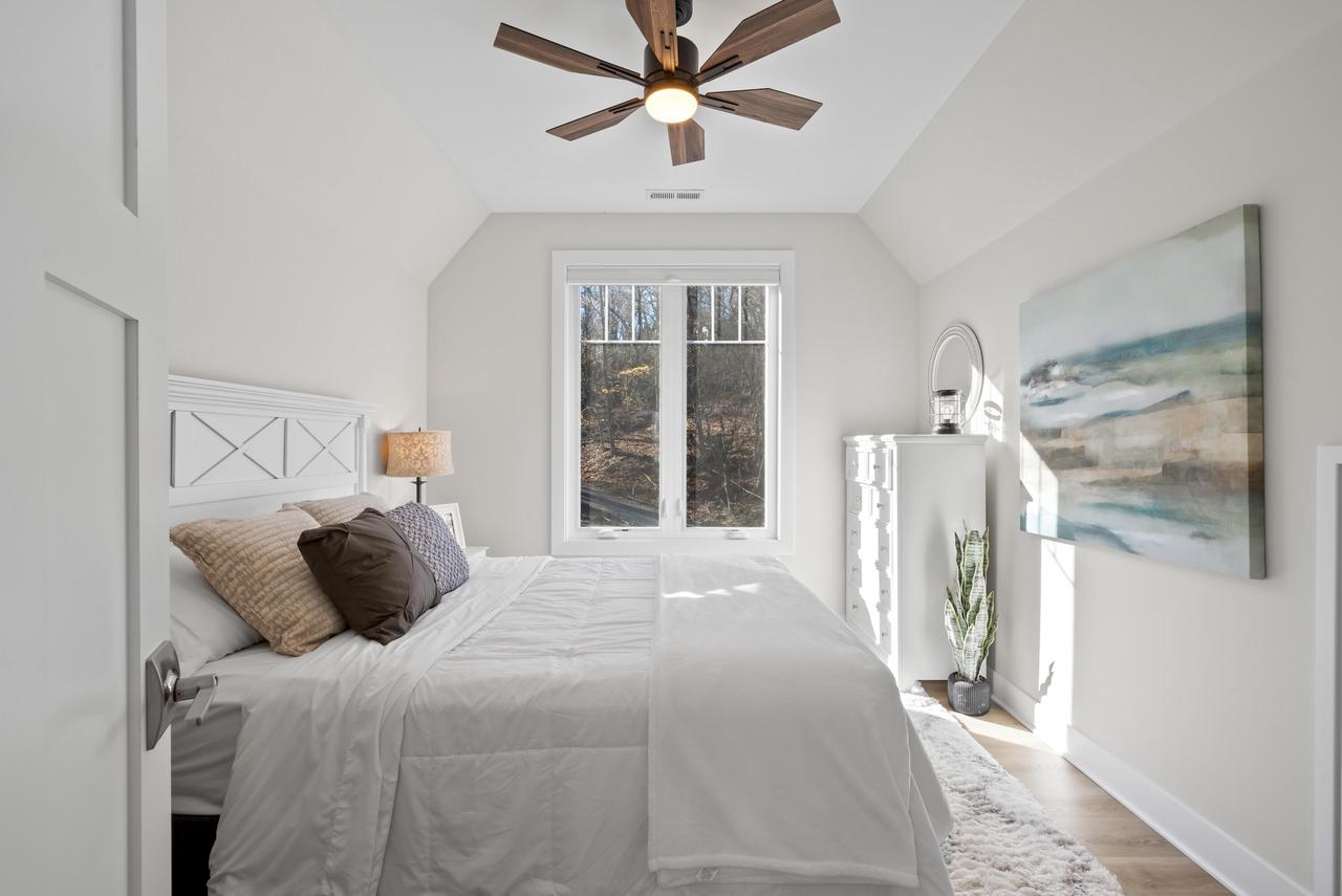 422 S Lakeshore DRIVE