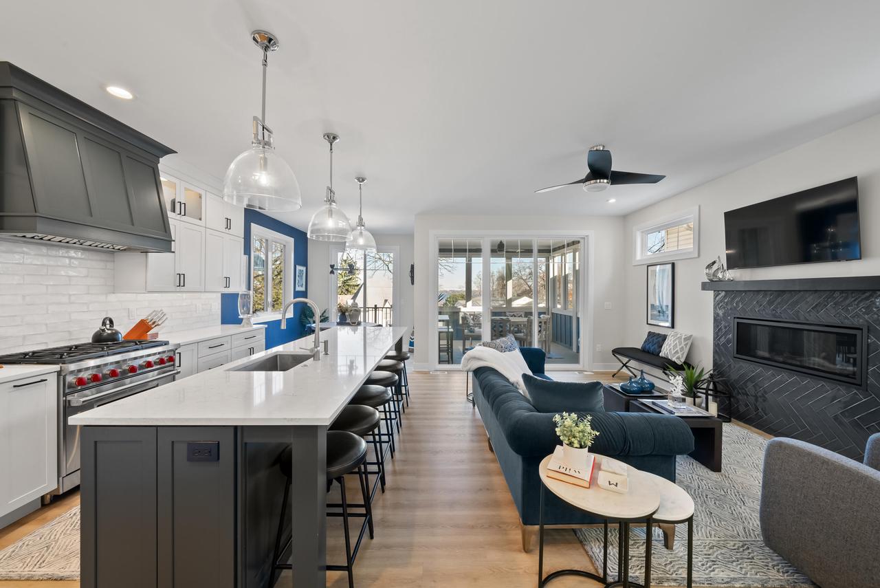 422 S Lakeshore DRIVE