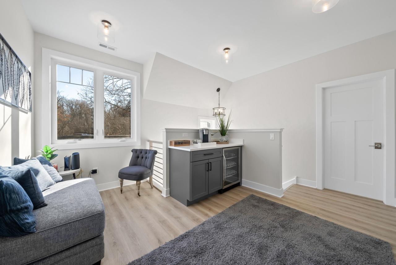 422 S Lakeshore DRIVE