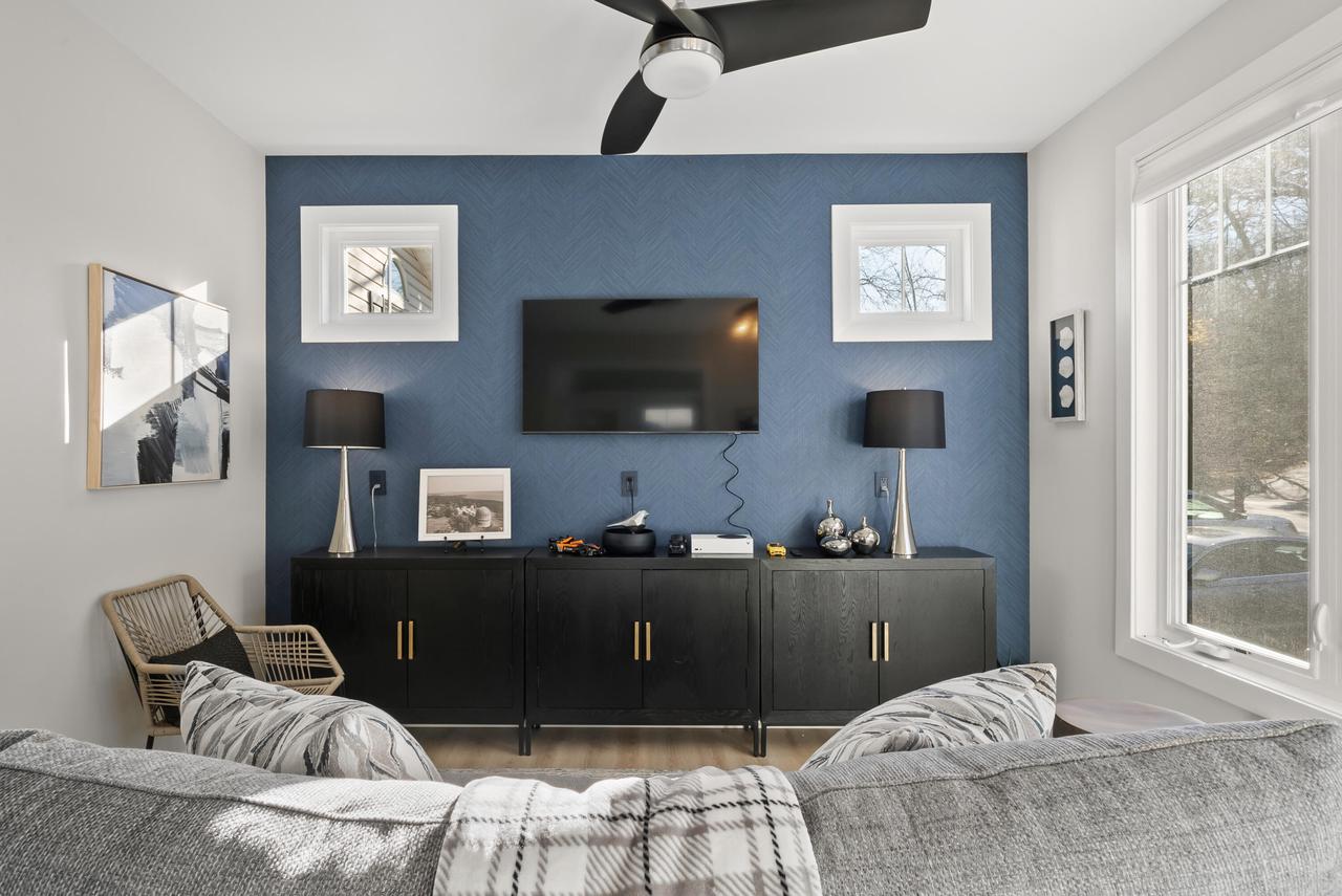 422 S Lakeshore DRIVE