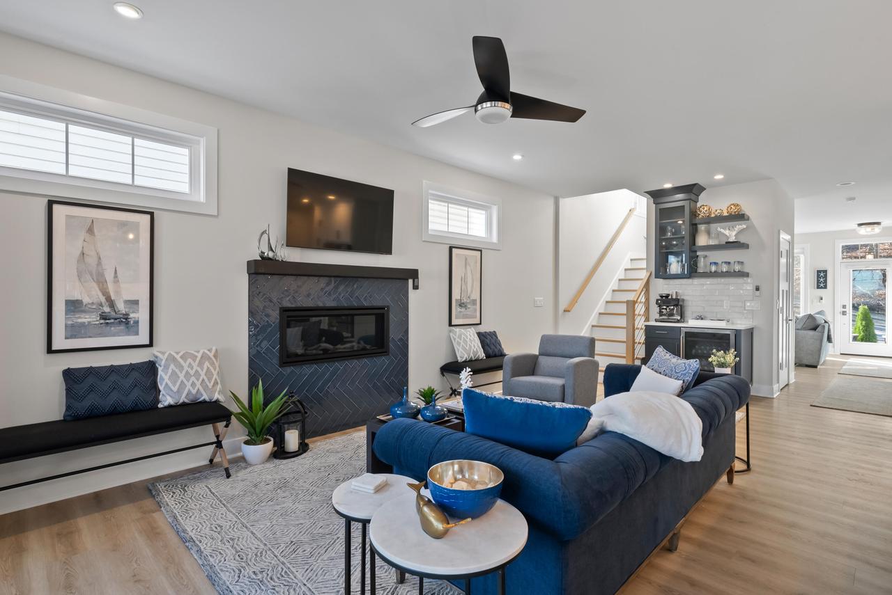 422 S Lakeshore DRIVE