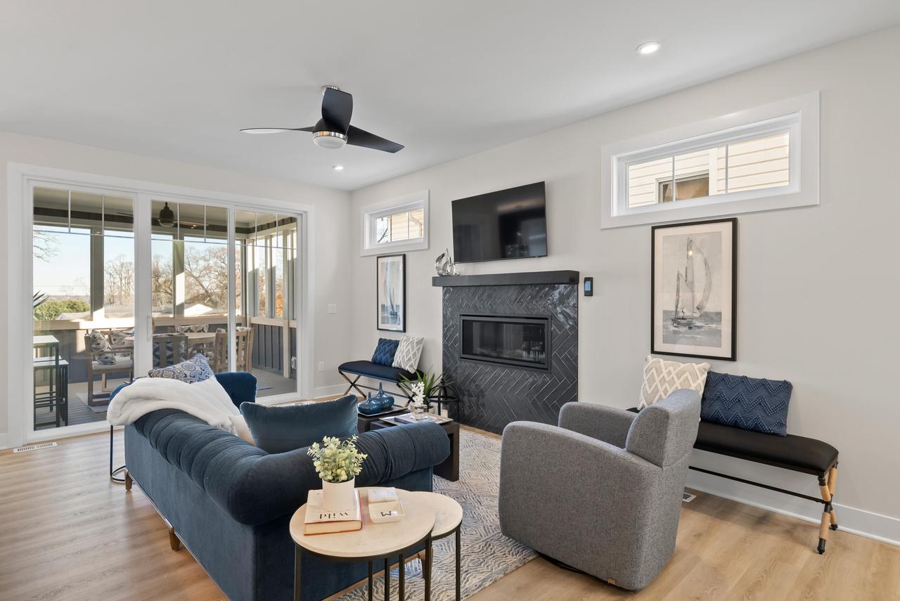 422 S Lakeshore DRIVE