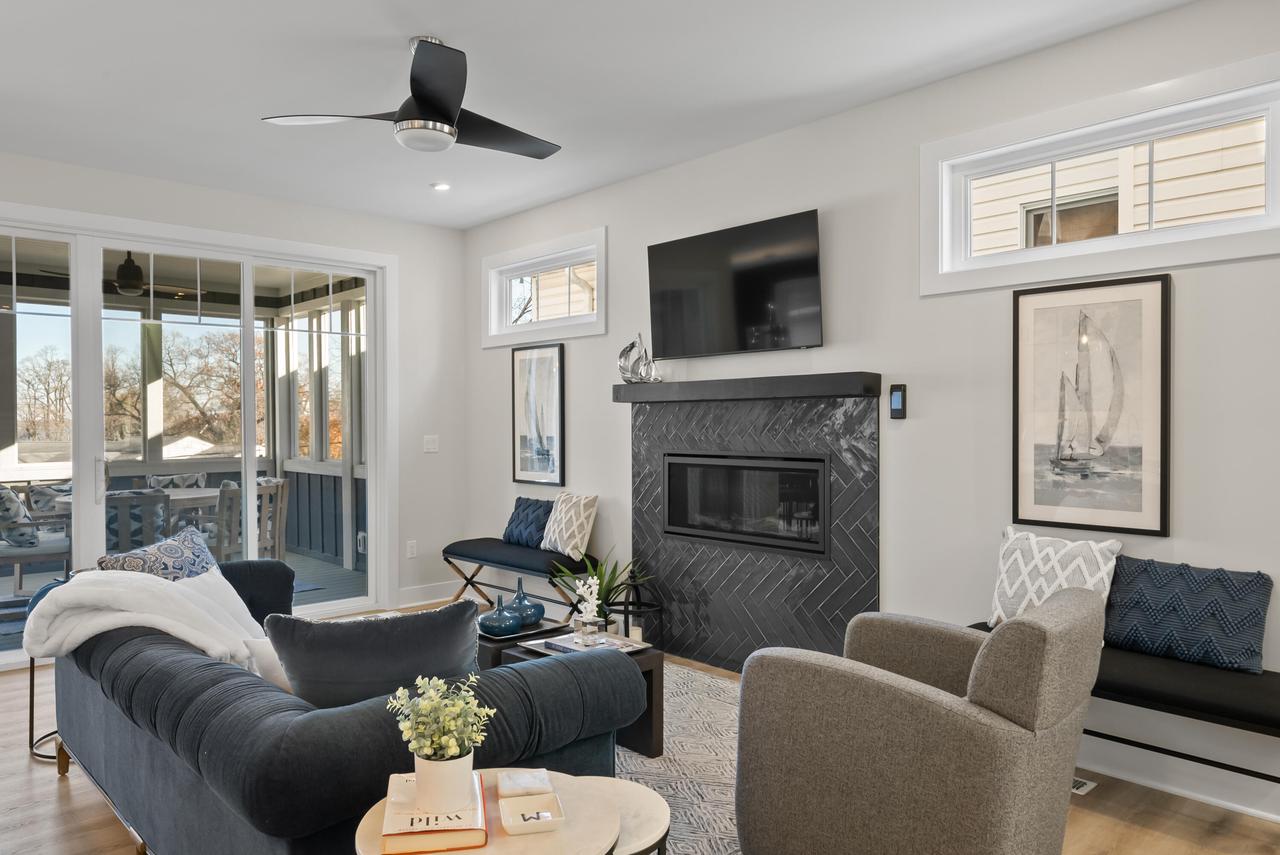 422 S Lakeshore DRIVE