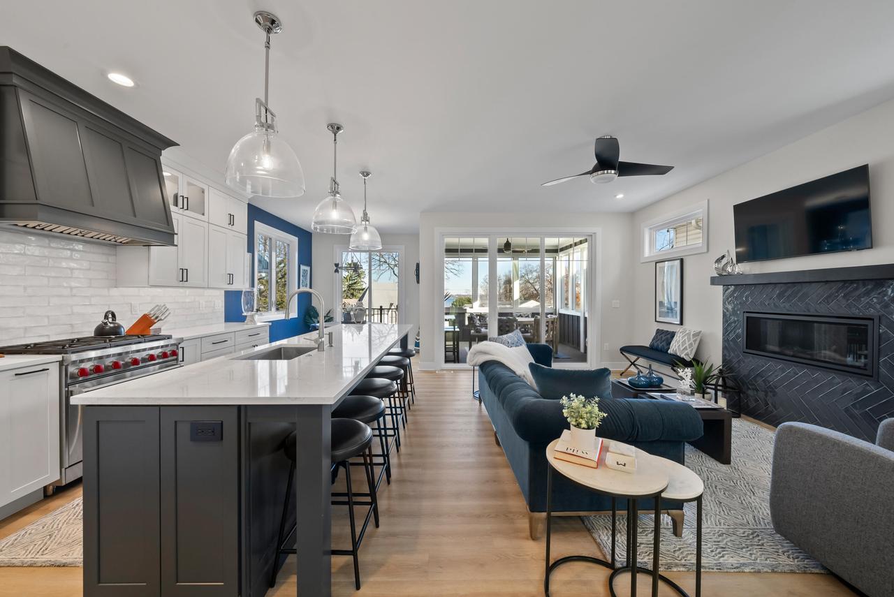 422 S Lakeshore DRIVE