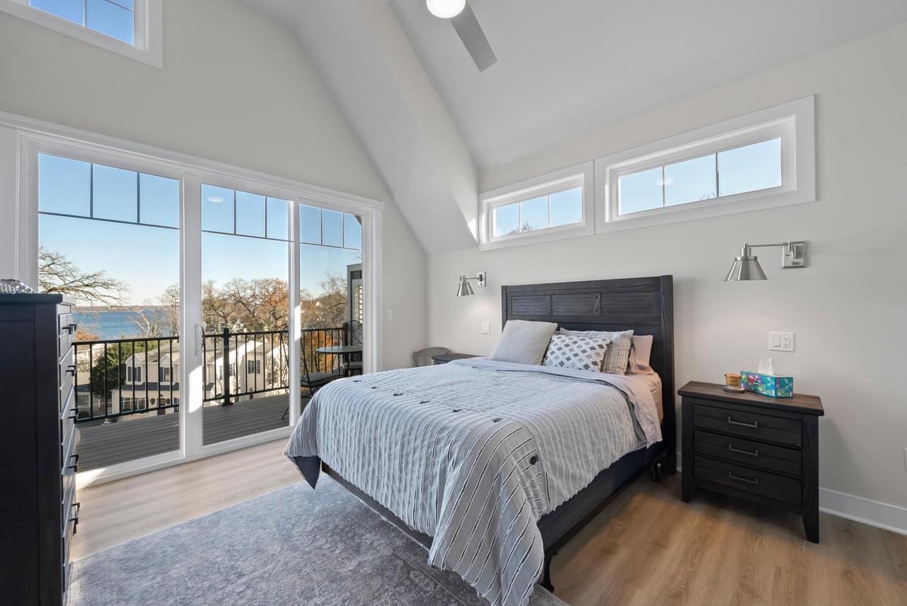 422 S Lakeshore DRIVE