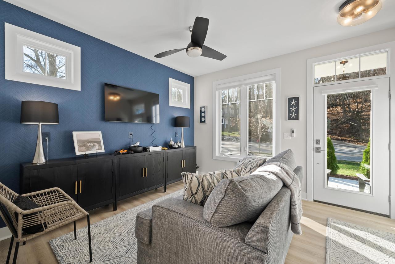 422 S Lakeshore DRIVE