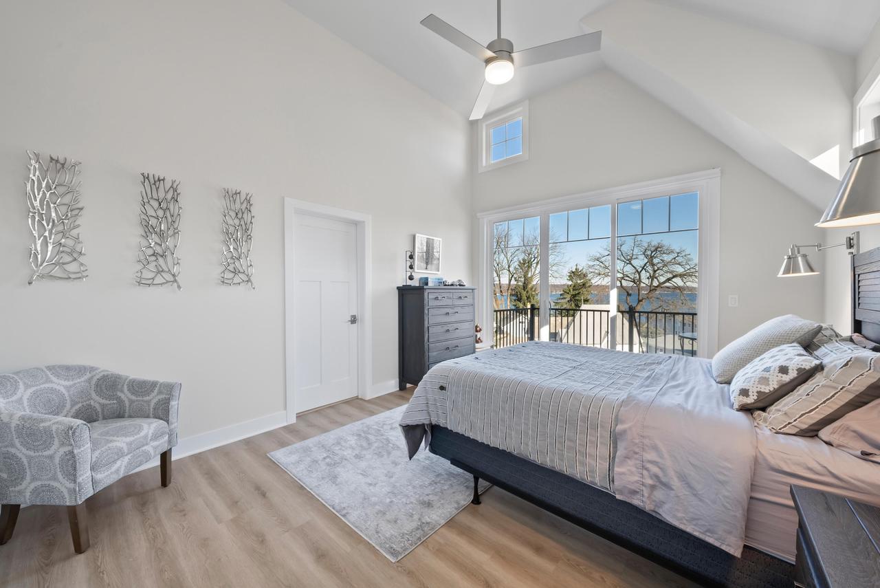 422 S Lakeshore DRIVE