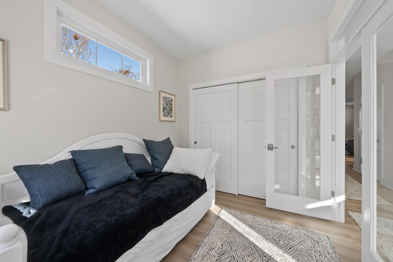 422 S Lakeshore DRIVE