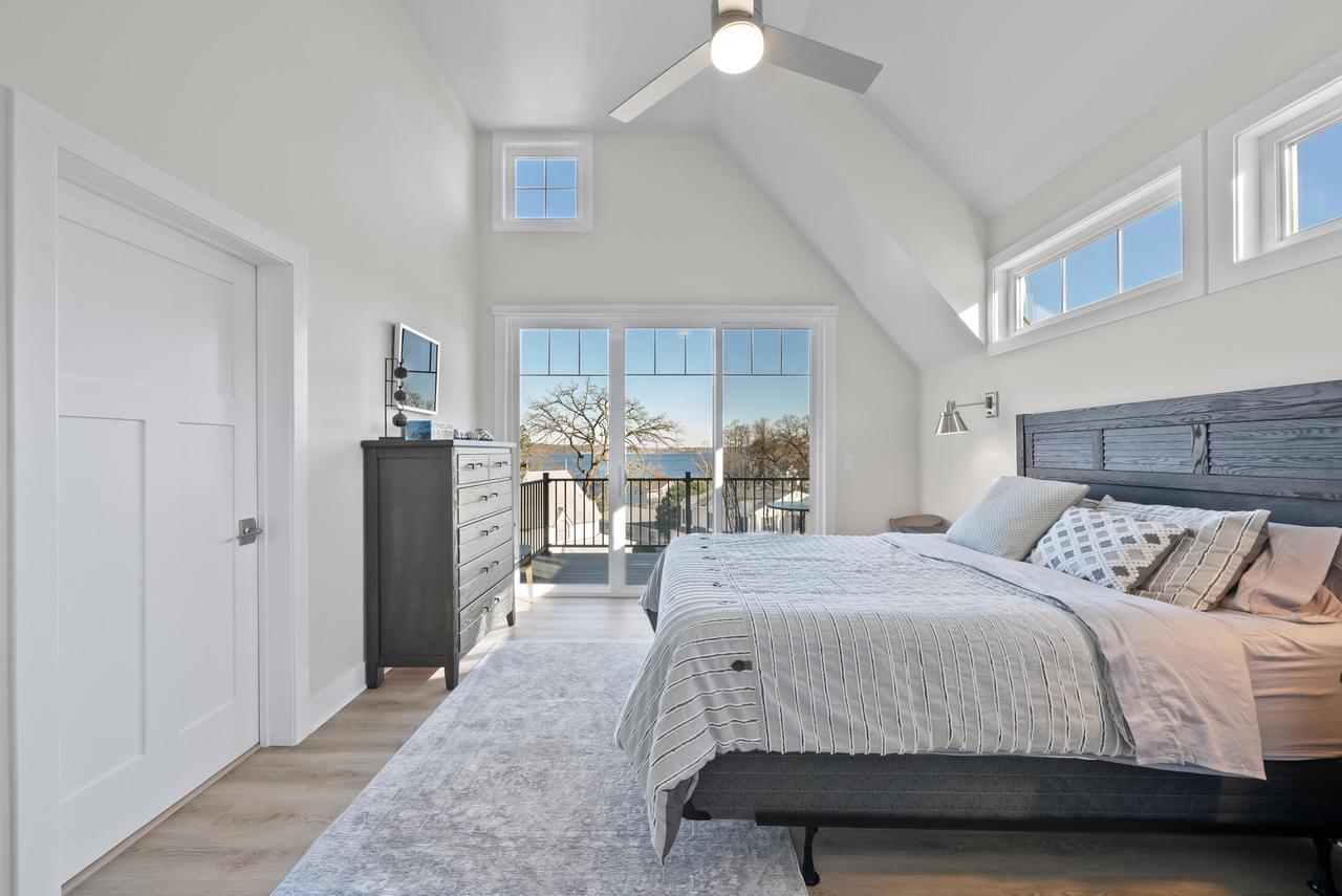 422 S Lakeshore DRIVE