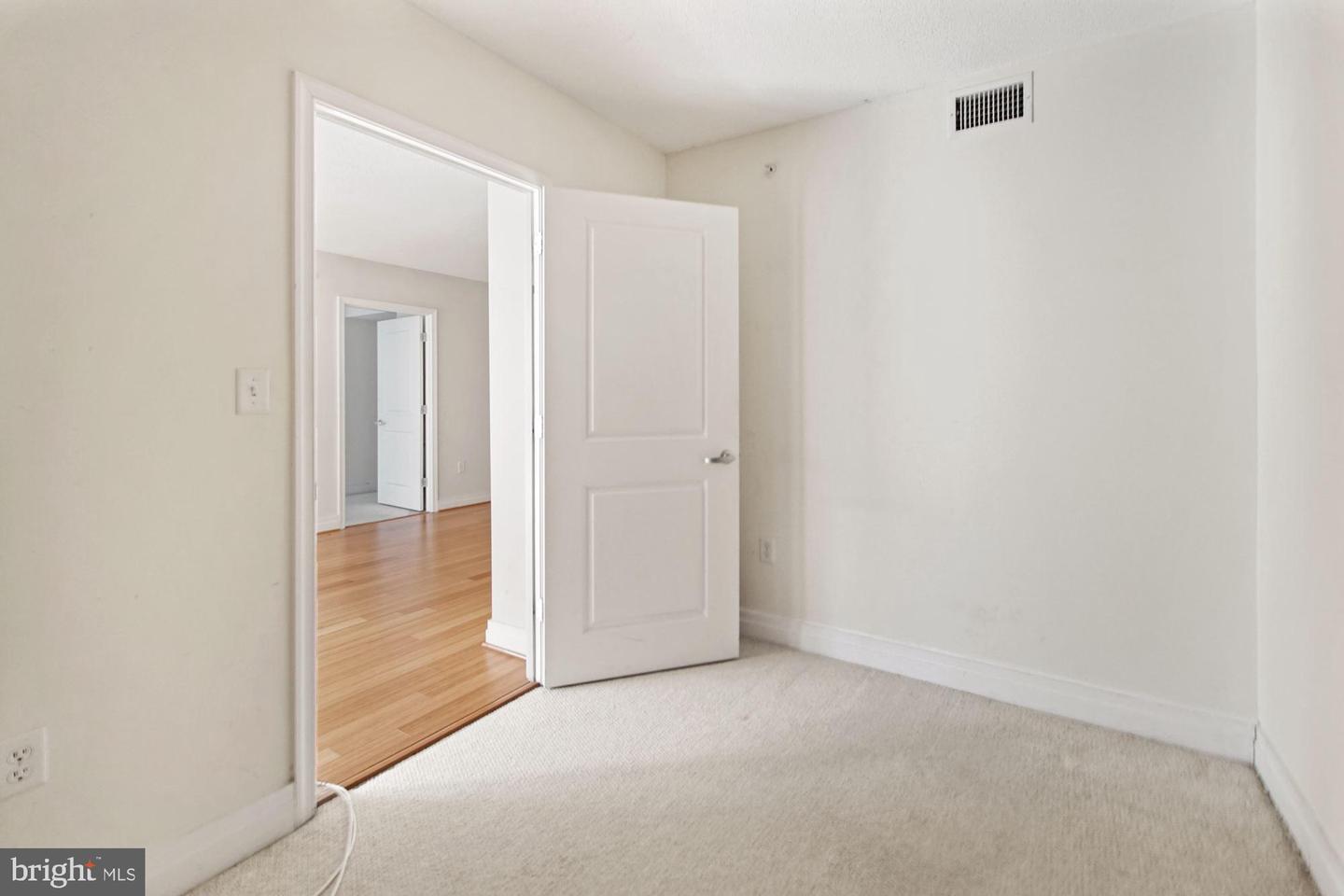 915 E St NW #308