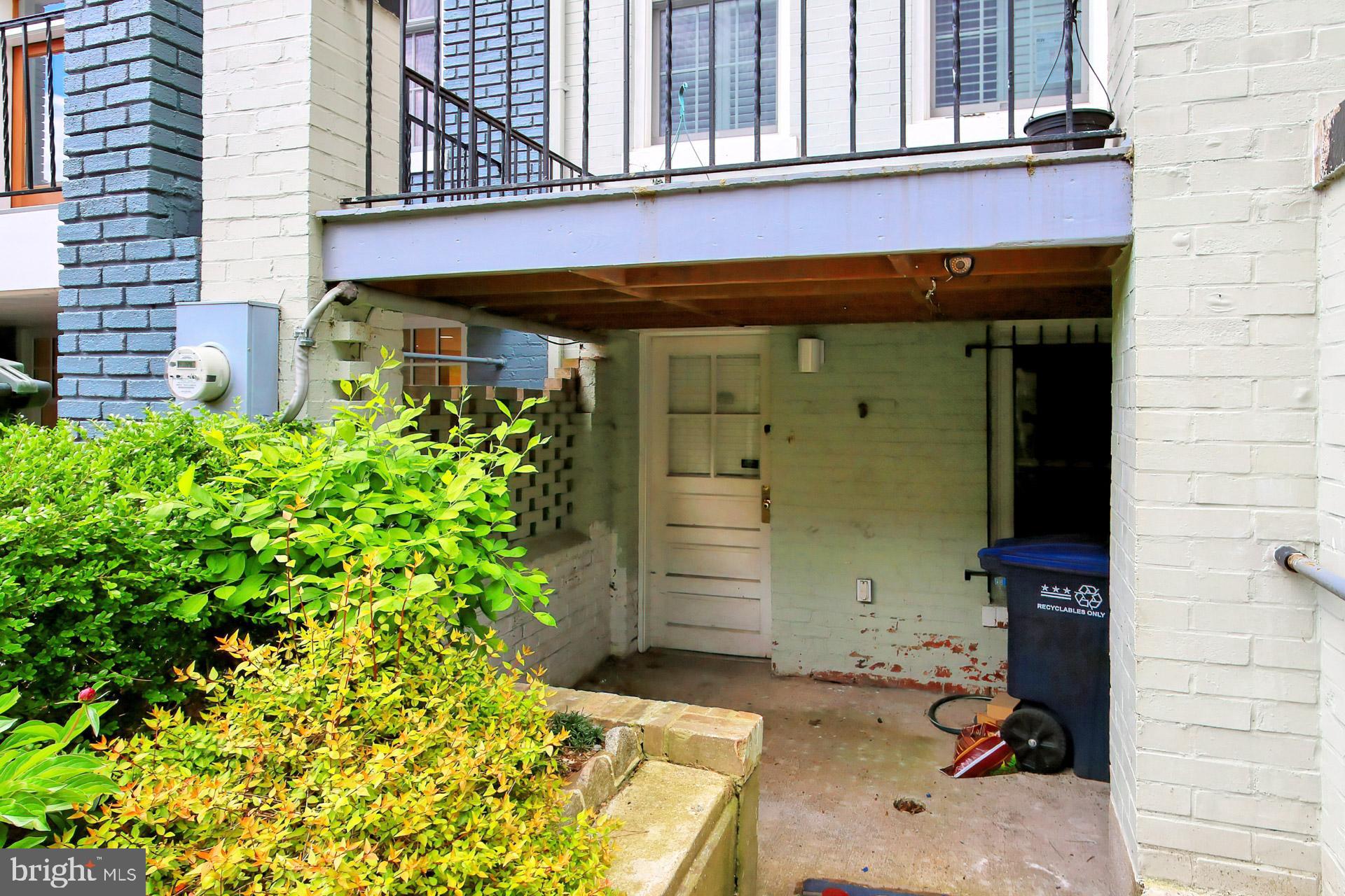 2124 O ST NW
