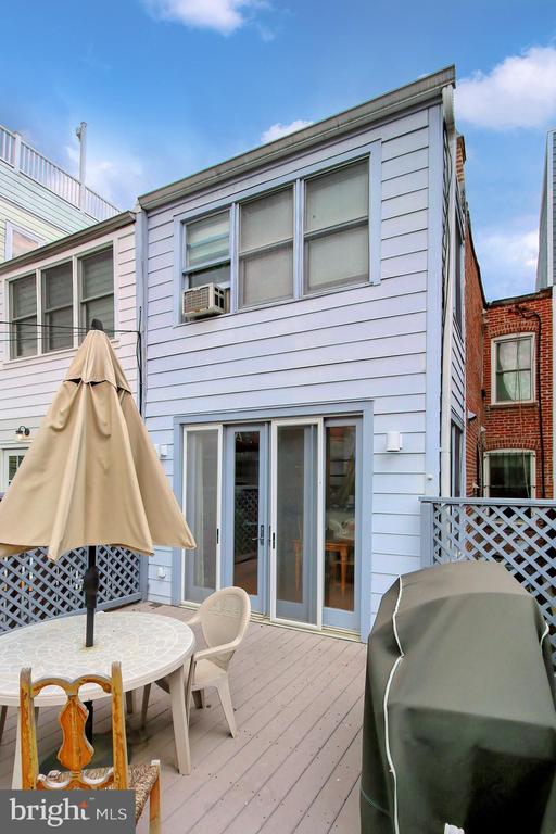 2124 O ST NW
