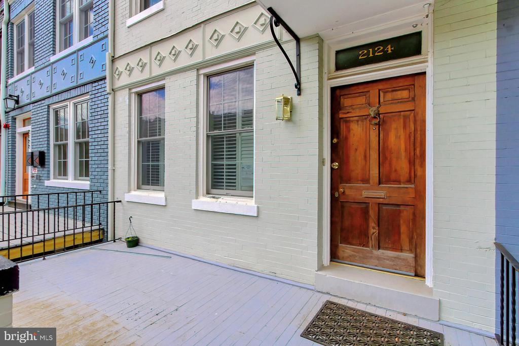 2124 O ST NW