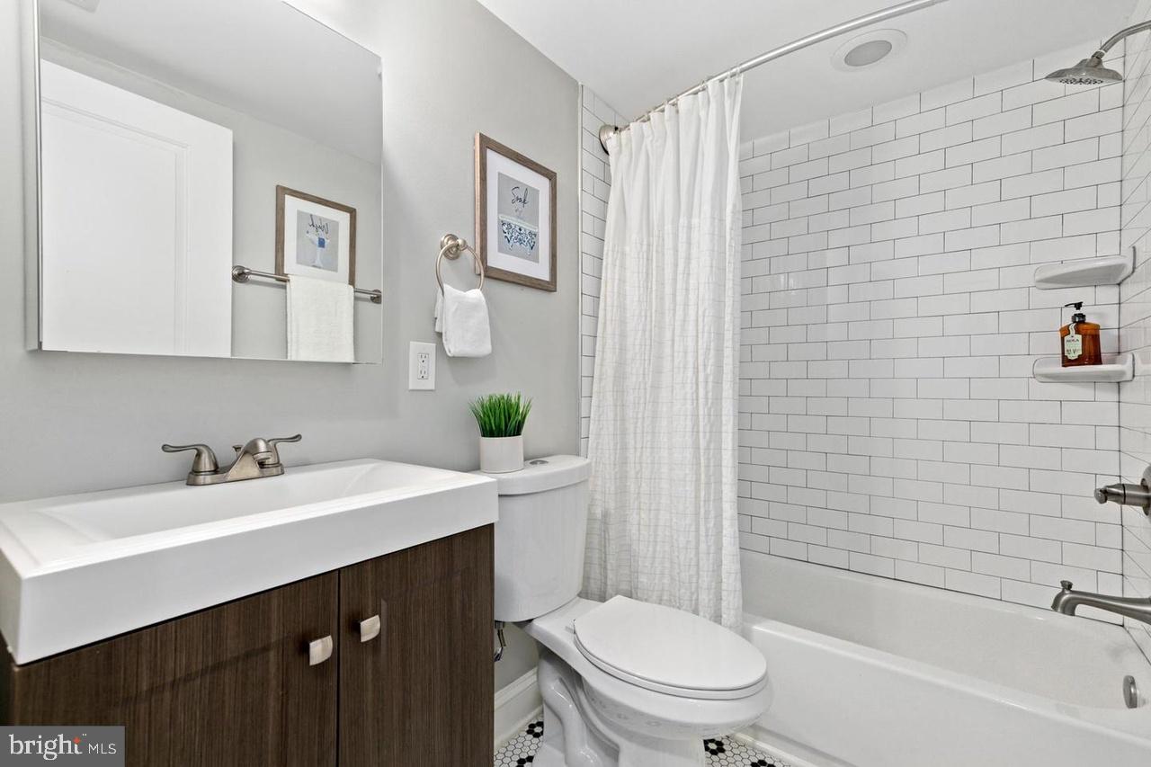 1258 Holbrook Ter NE #5