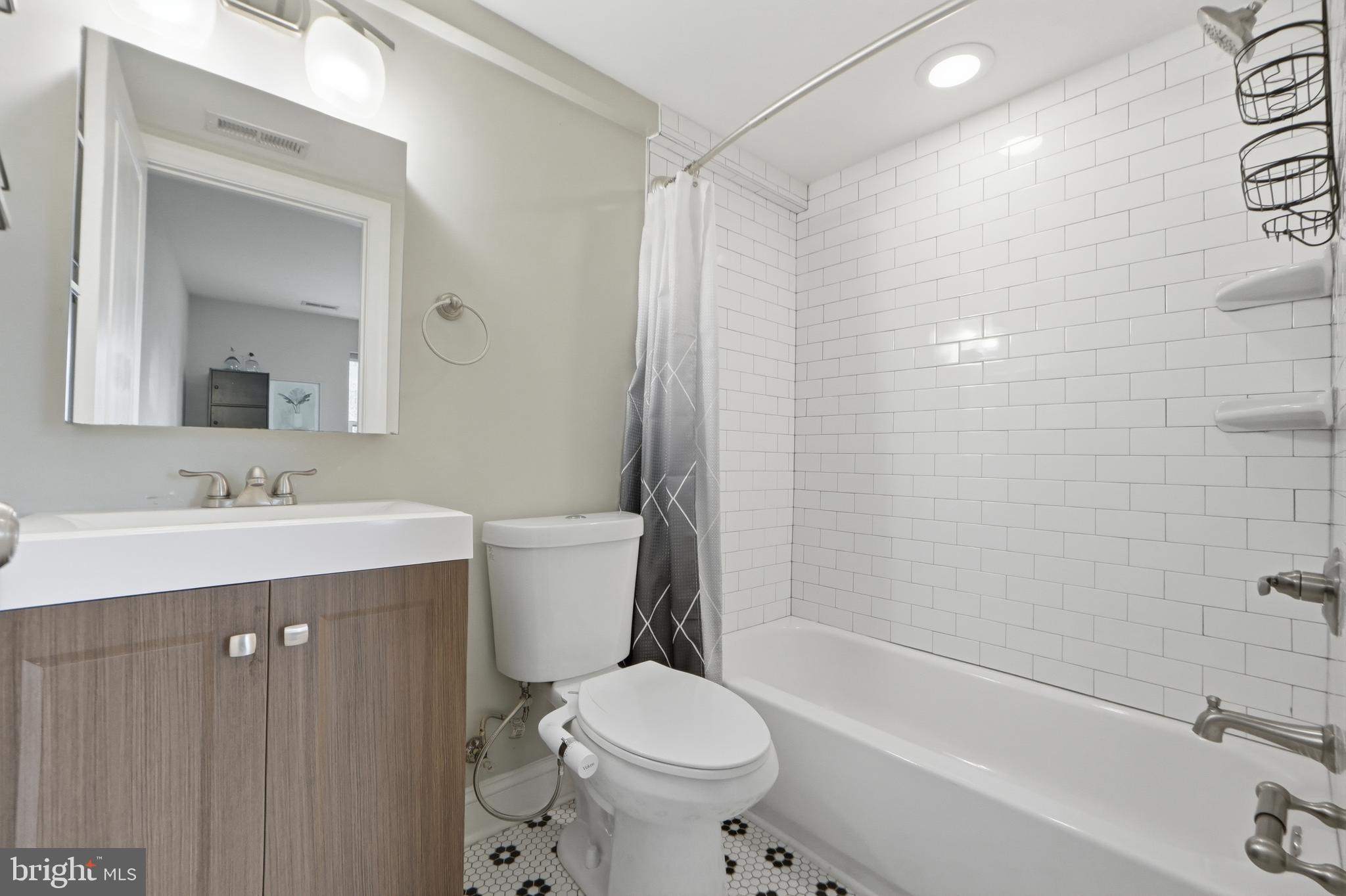 1258 HOLBROOK TERRACE NE 5