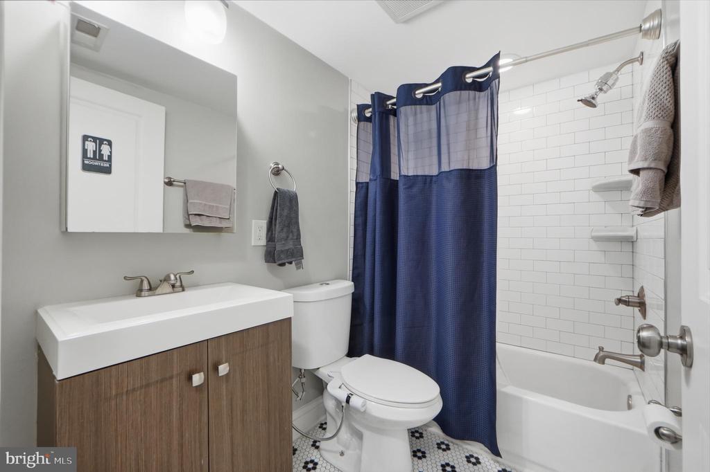 1258 HOLBROOK TERRACE NE 5