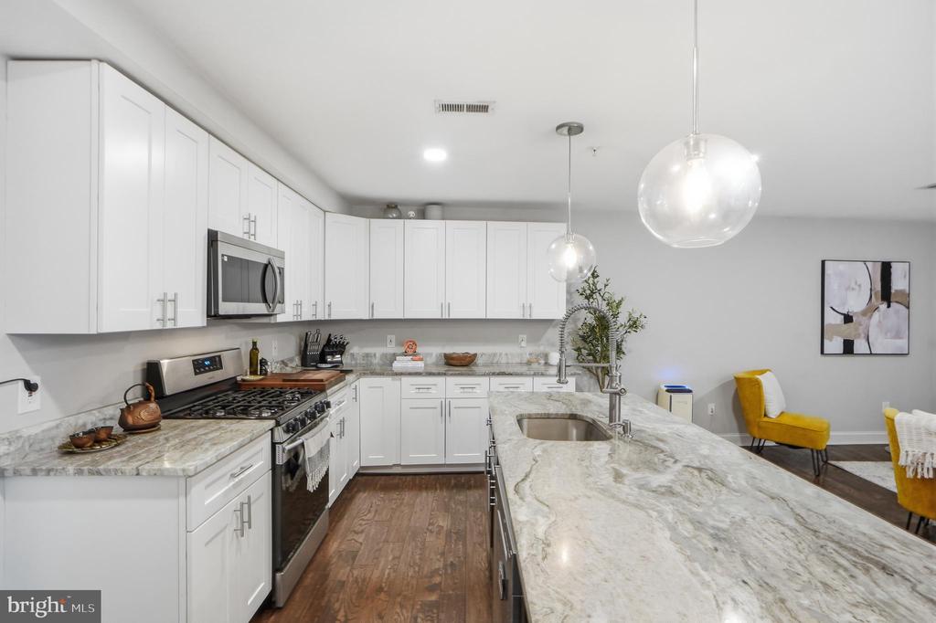 1258 HOLBROOK TERRACE NE 5