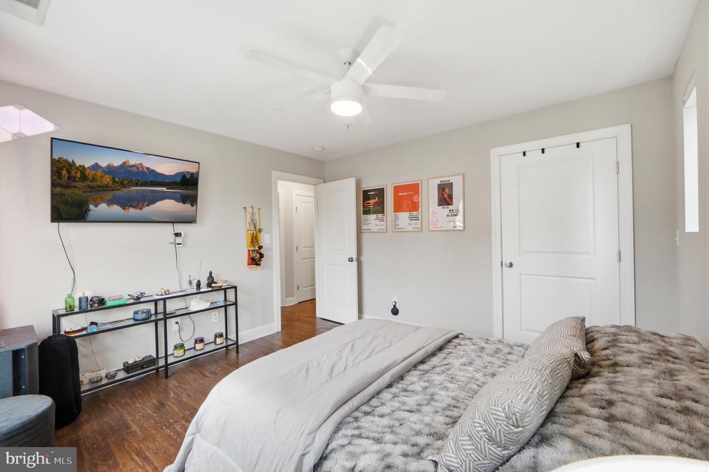 1258 HOLBROOK TERRACE NE 5