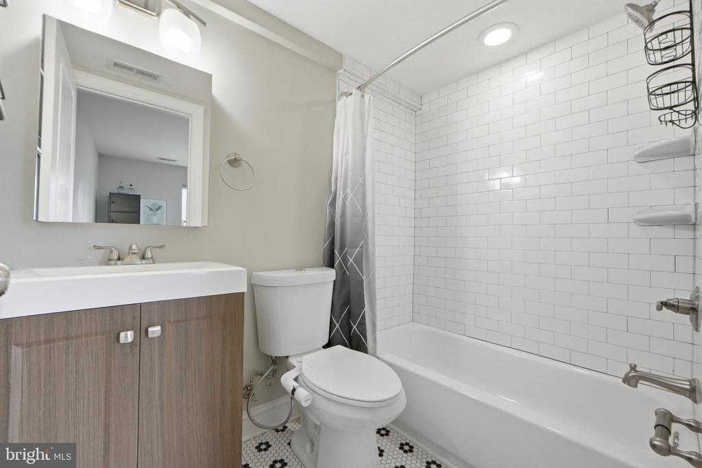 1258 HOLBROOK TERRACE NE Unit: 5