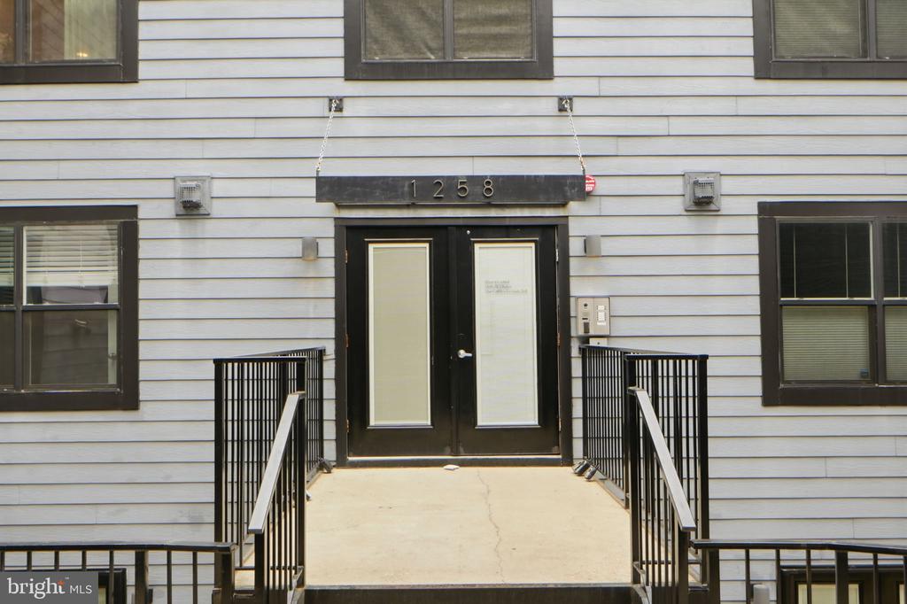 1258 HOLBROOK TERRACE NE Unit: 5