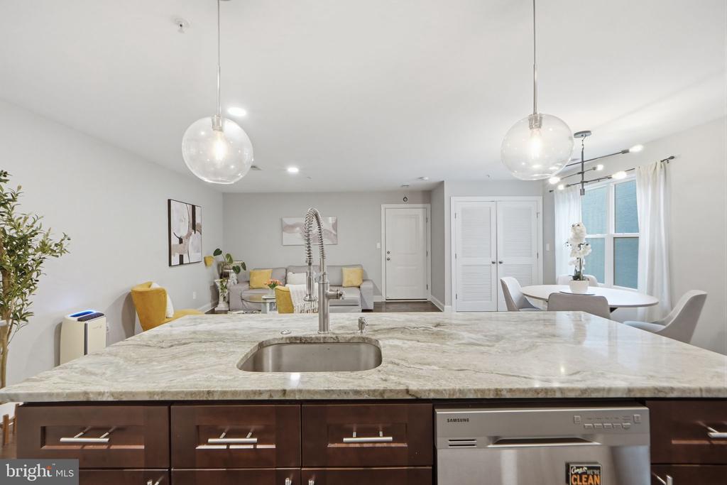 1258 HOLBROOK TERRACE NE Unit: 5