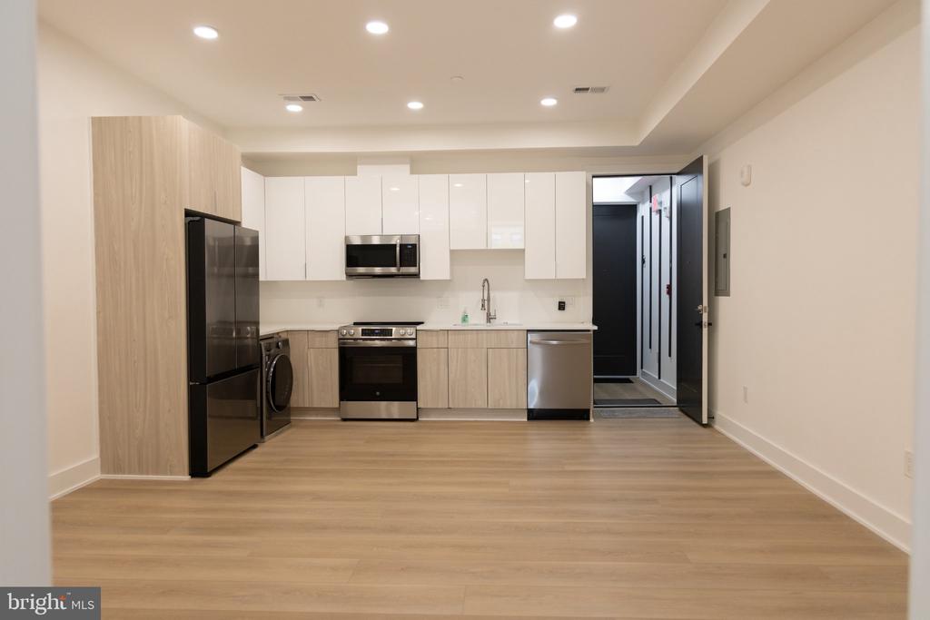 1440 NW HARVARD STREET NW Unit: 6
