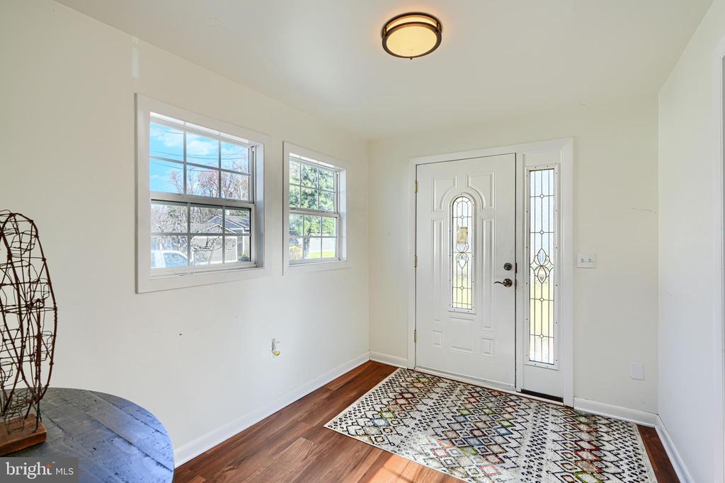 1132 E RIVERSIDE