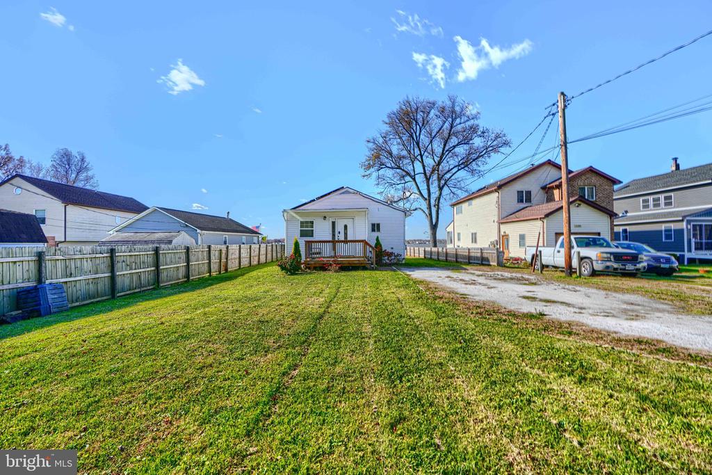 1132 E RIVERSIDE
