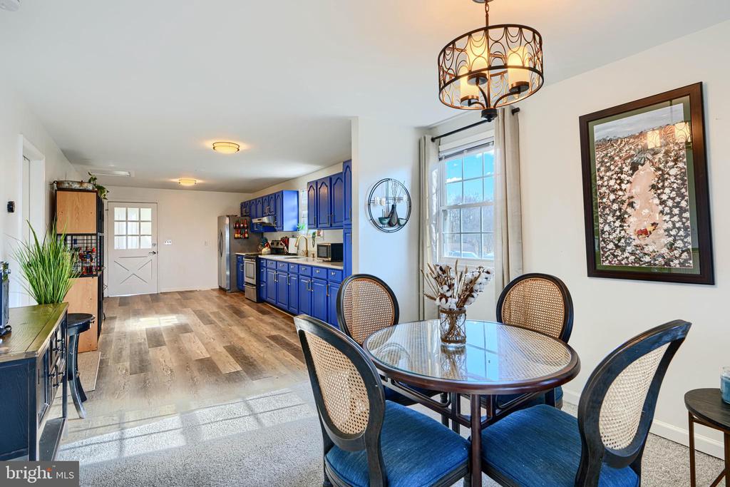 1132 E RIVERSIDE