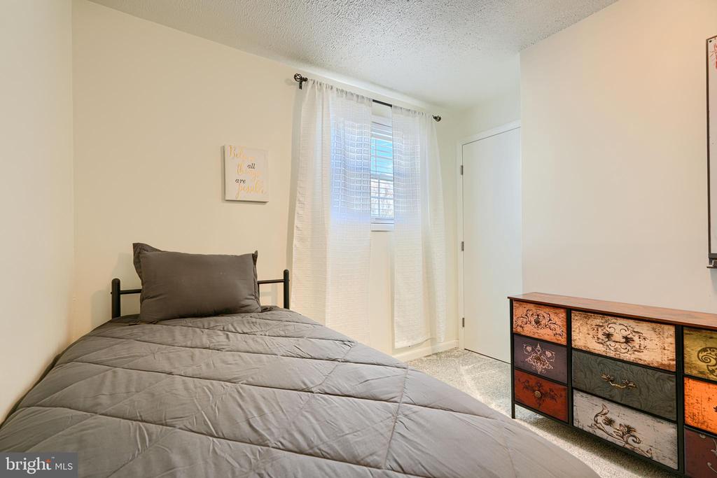 1132 E RIVERSIDE