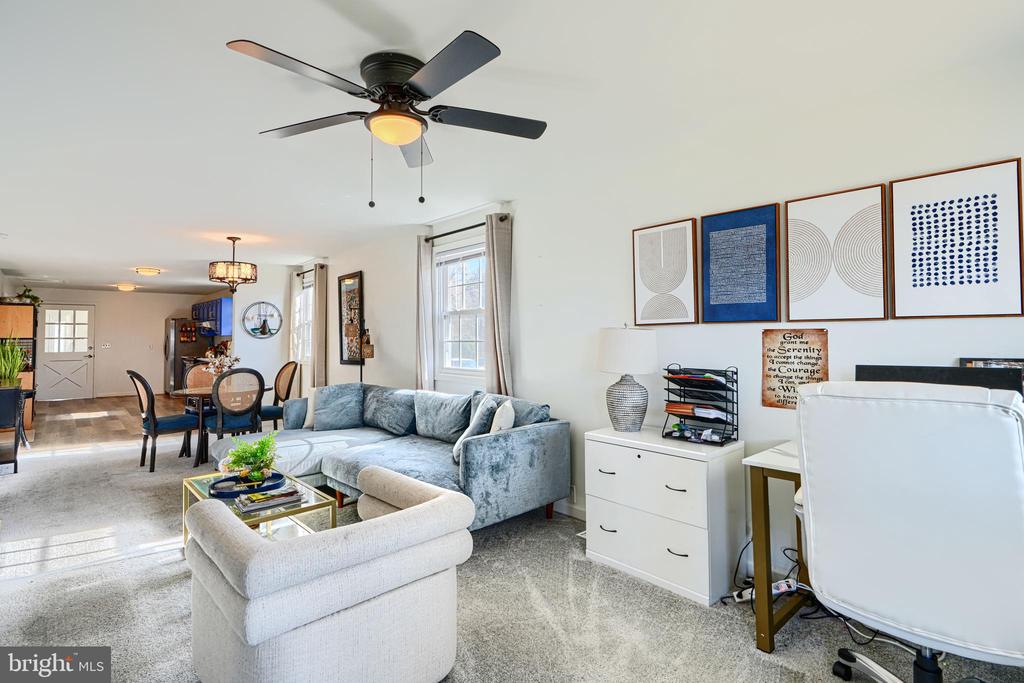 1132 E RIVERSIDE