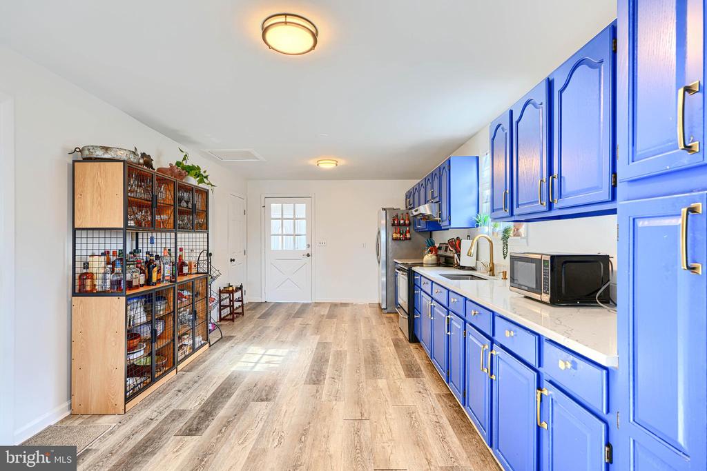 1132 E RIVERSIDE