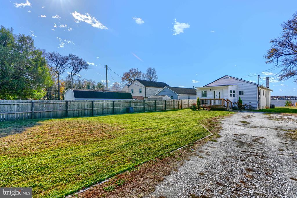 1132 E RIVERSIDE