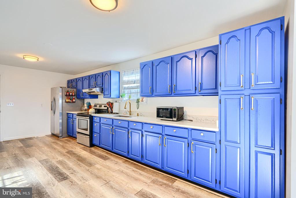 1132 E RIVERSIDE