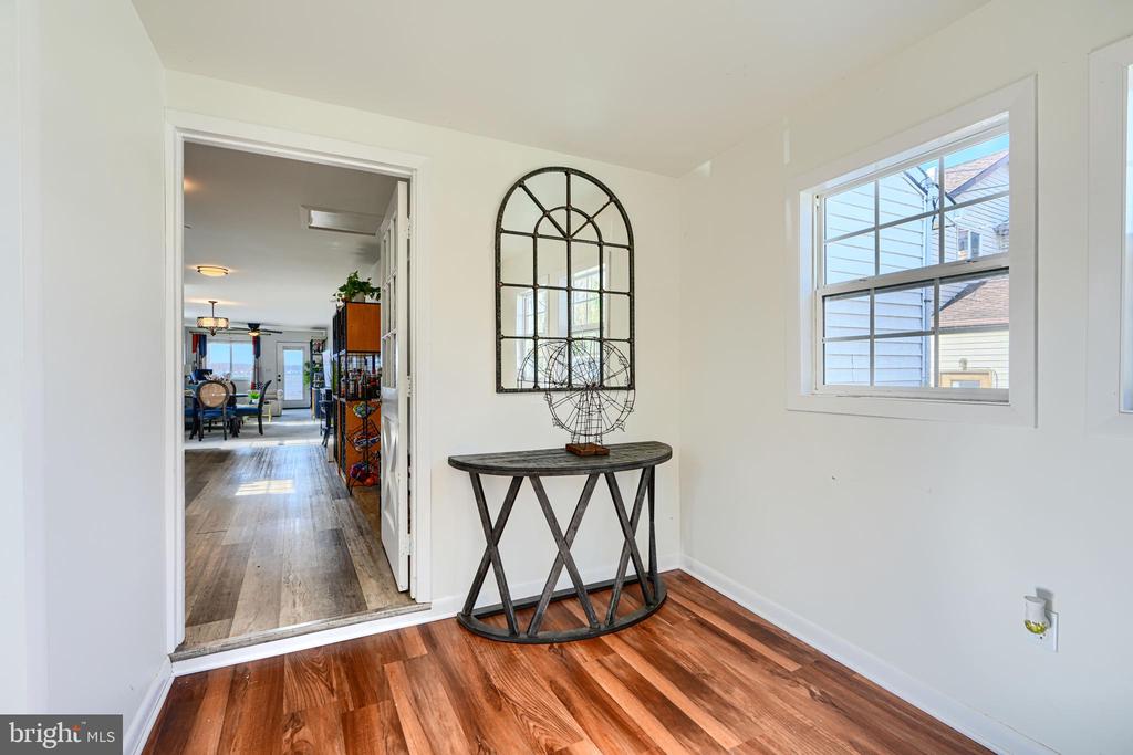 1132 E RIVERSIDE