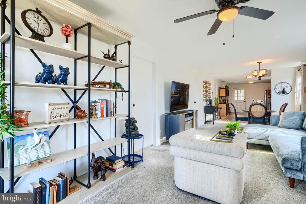 1132 E RIVERSIDE