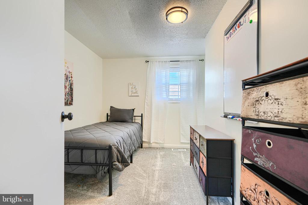 1132 E RIVERSIDE
