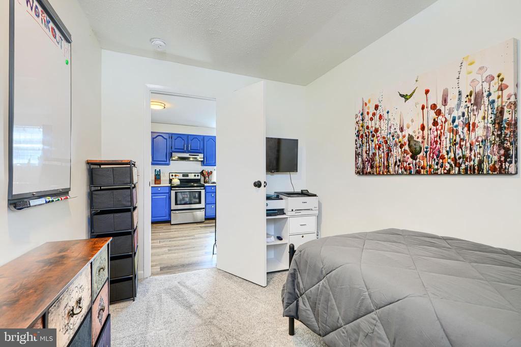 1132 E RIVERSIDE