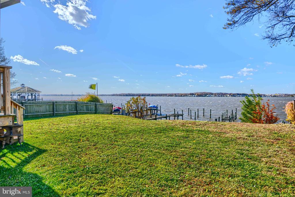 1132 E RIVERSIDE