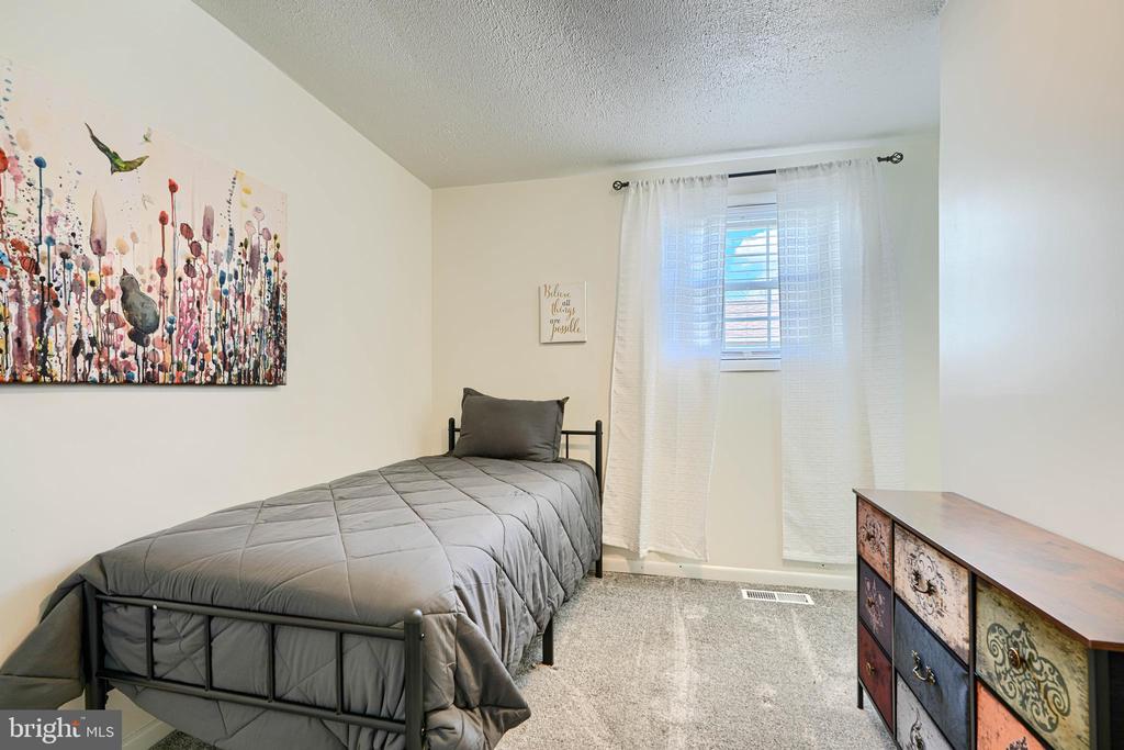 1132 E RIVERSIDE