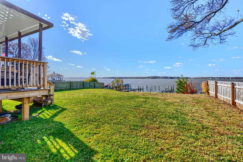 1132 E RIVERSIDE