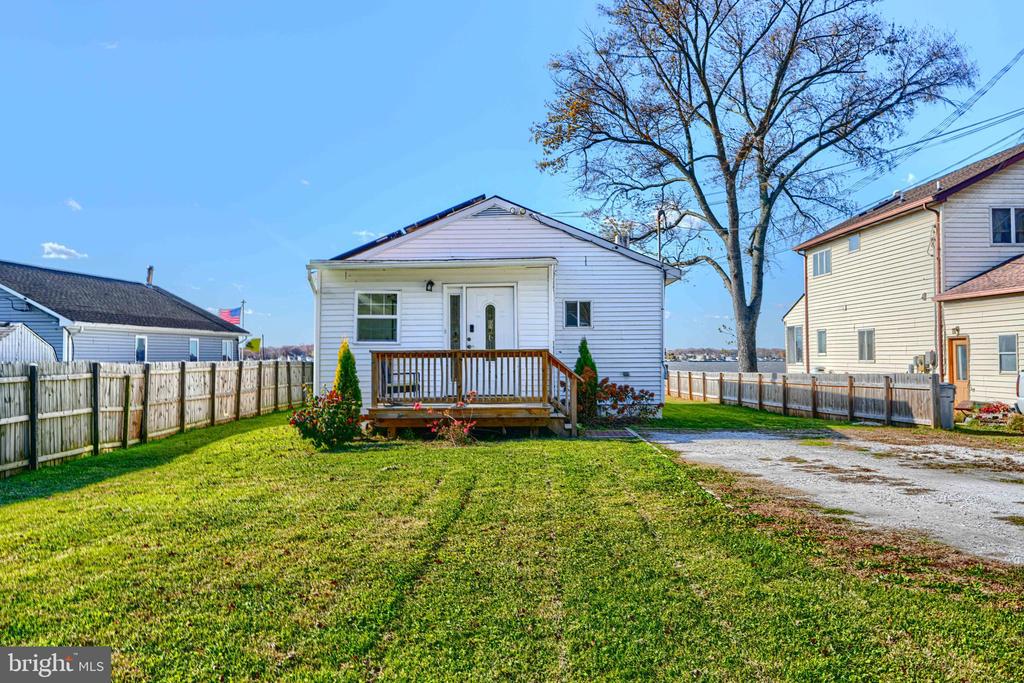 1132 E RIVERSIDE